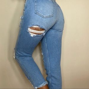 HOLLISTER ultra high rise cropped mom jeans